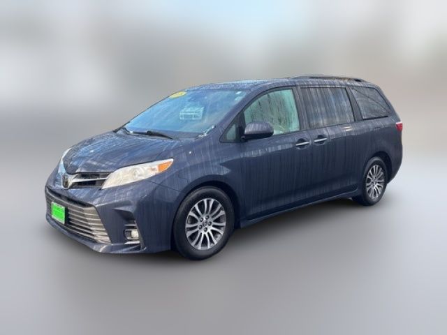 2018 Toyota Sienna XLE Auto Access Seat