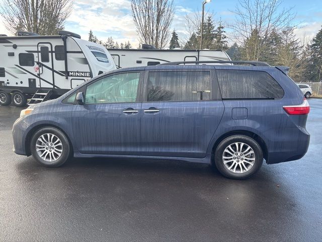 2018 Toyota Sienna XLE Auto Access Seat