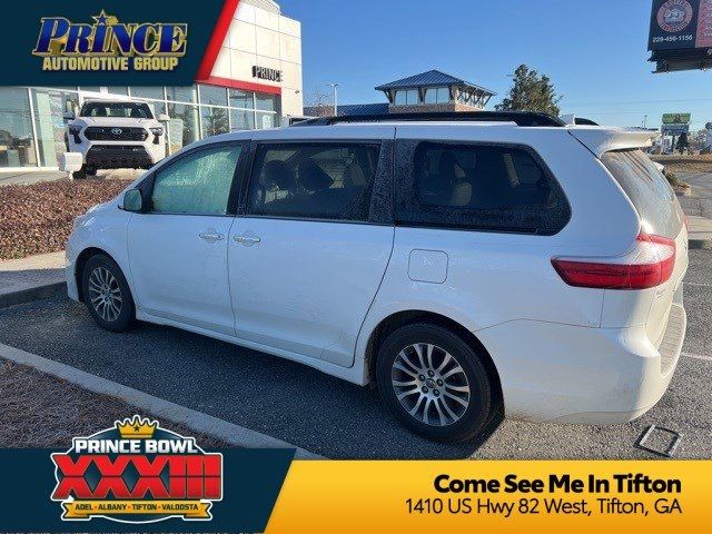 2018 Toyota Sienna XLE Auto Access Seat