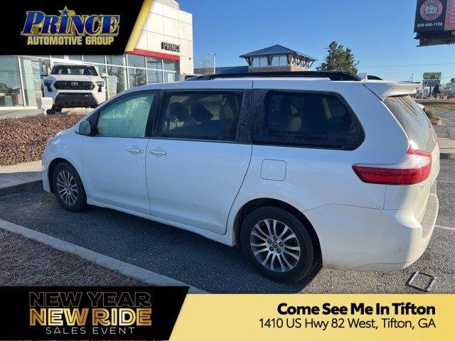 2018 Toyota Sienna XLE Auto Access Seat