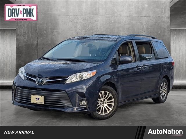 2018 Toyota Sienna XLE