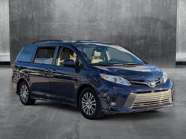 2018 Toyota Sienna XLE