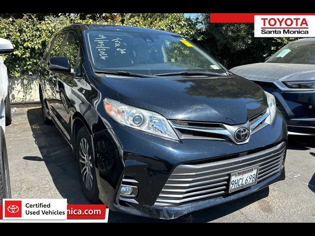 2018 Toyota Sienna XLE