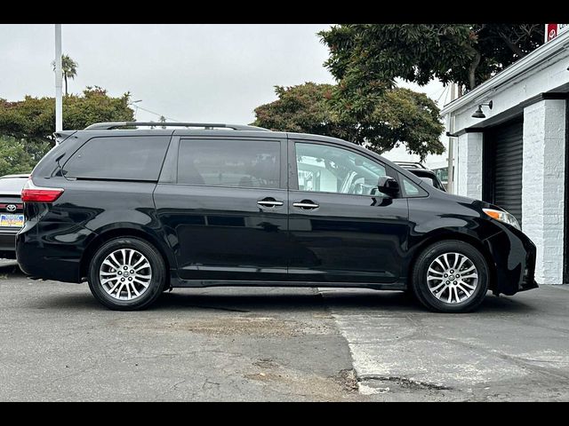 2018 Toyota Sienna XLE