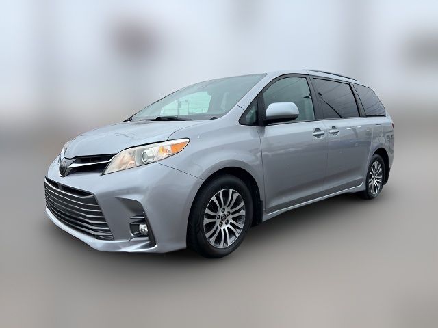 2018 Toyota Sienna XLE Auto Access Seat