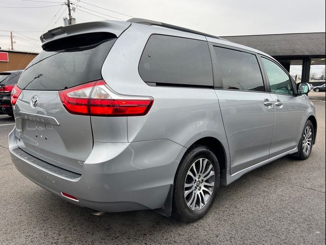 2018 Toyota Sienna XLE Auto Access Seat