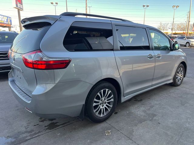 2018 Toyota Sienna XLE Auto Access Seat