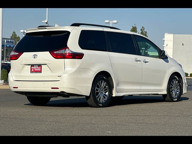 2018 Toyota Sienna XLE