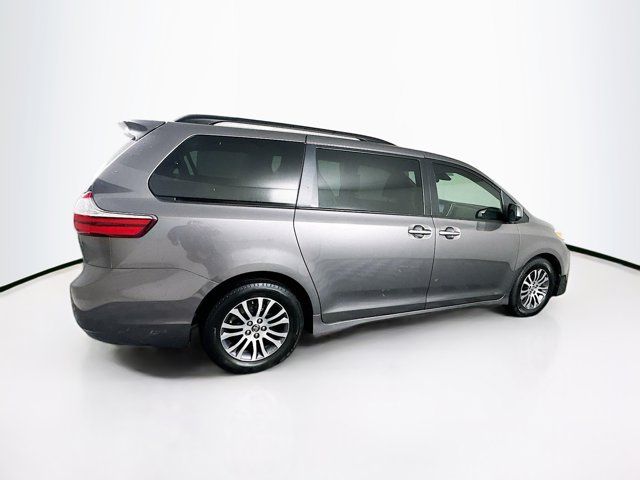 2018 Toyota Sienna XLE