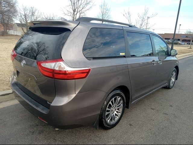 2018 Toyota Sienna XLE Auto Access Seat