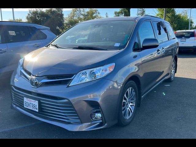 2018 Toyota Sienna XLE