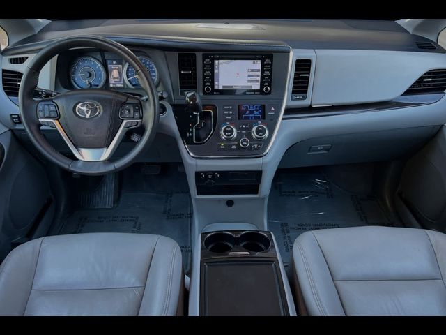 2018 Toyota Sienna XLE