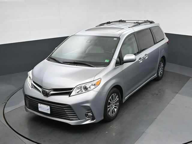 2018 Toyota Sienna XLE Auto Access Seat