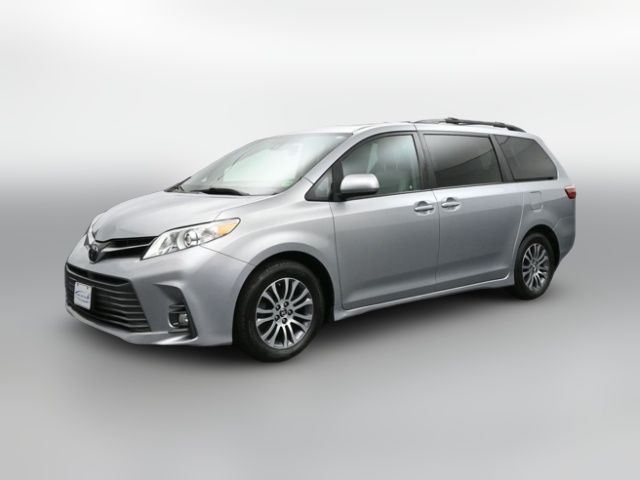2018 Toyota Sienna XLE Auto Access Seat