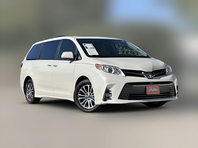 2018 Toyota Sienna XLE