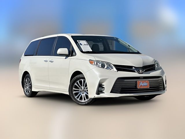 2018 Toyota Sienna XLE