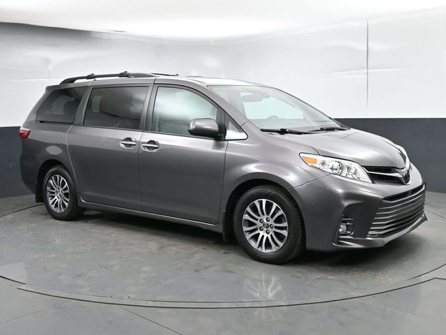 2018 Toyota Sienna XLE Auto Access Seat