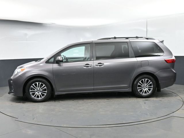 2018 Toyota Sienna XLE Auto Access Seat