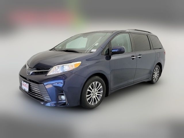 2018 Toyota Sienna XLE