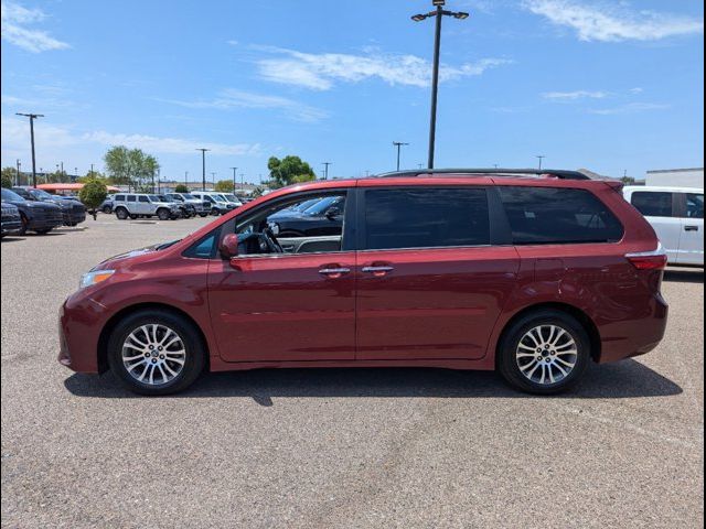 2018 Toyota Sienna XLE