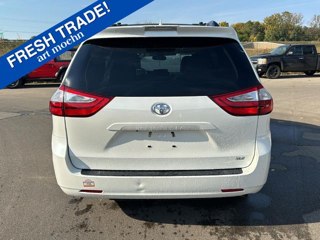 2018 Toyota Sienna XLE