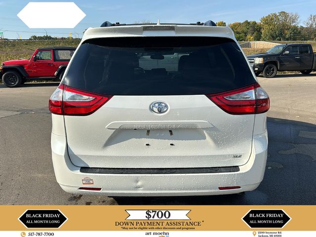 2018 Toyota Sienna XLE