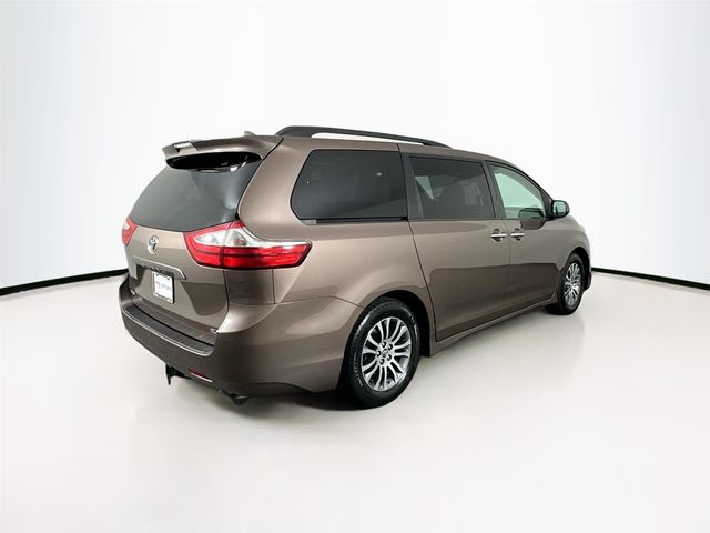 2018 Toyota Sienna XLE