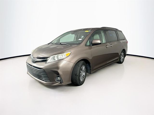 2018 Toyota Sienna XLE