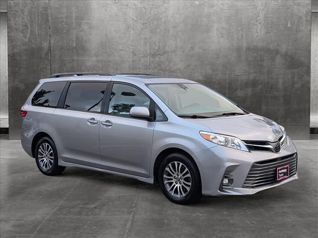 2018 Toyota Sienna XLE