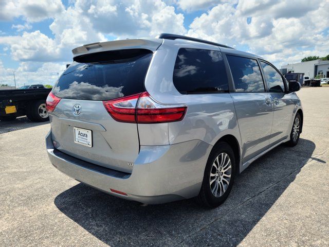 2018 Toyota Sienna XLE Auto Access Seat