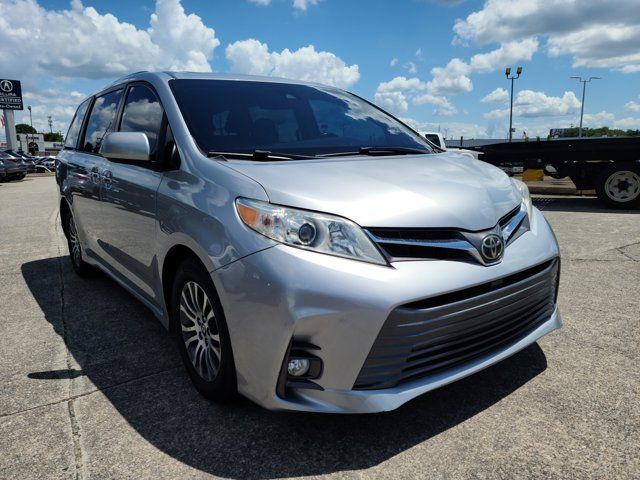 2018 Toyota Sienna XLE Auto Access Seat