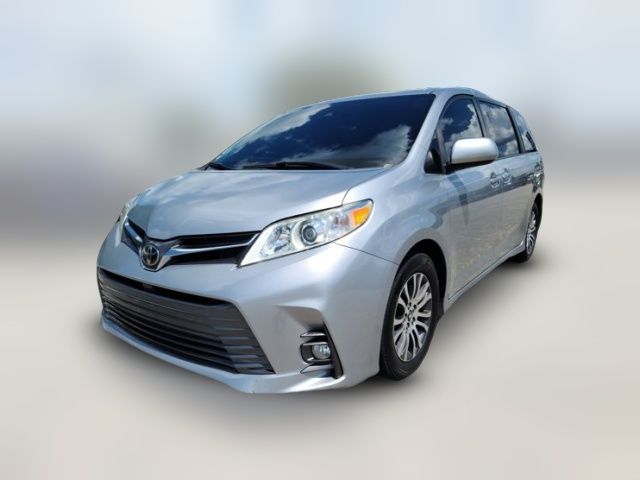 2018 Toyota Sienna XLE Auto Access Seat