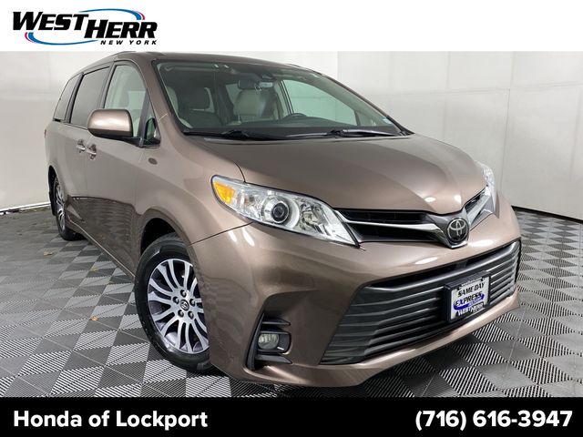 2018 Toyota Sienna XLE Auto Access Seat