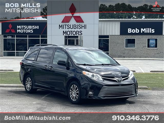 2018 Toyota Sienna XLE Auto Access Seat