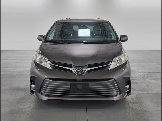 2018 Toyota Sienna XLE