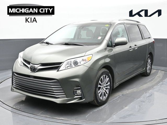 2018 Toyota Sienna XLE