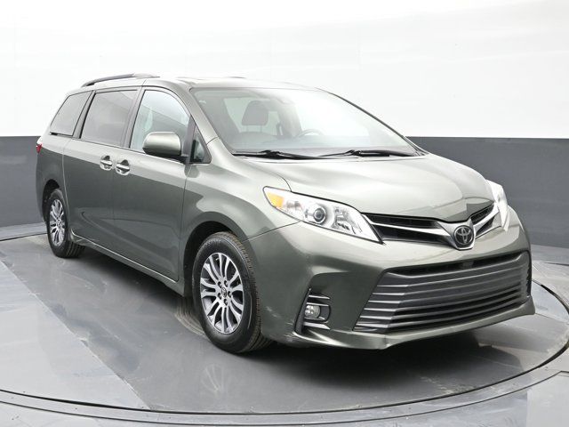 2018 Toyota Sienna XLE