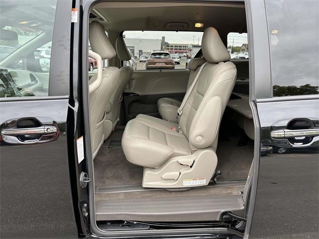 2018 Toyota Sienna XLE