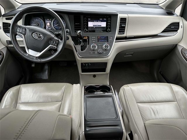 2018 Toyota Sienna XLE