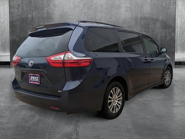 2018 Toyota Sienna XLE
