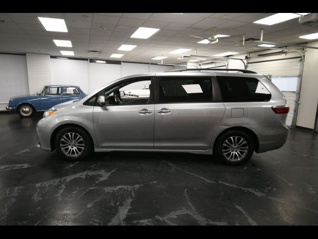 2018 Toyota Sienna XLE Auto Access Seat