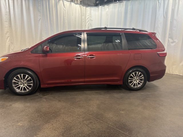 2018 Toyota Sienna XLE