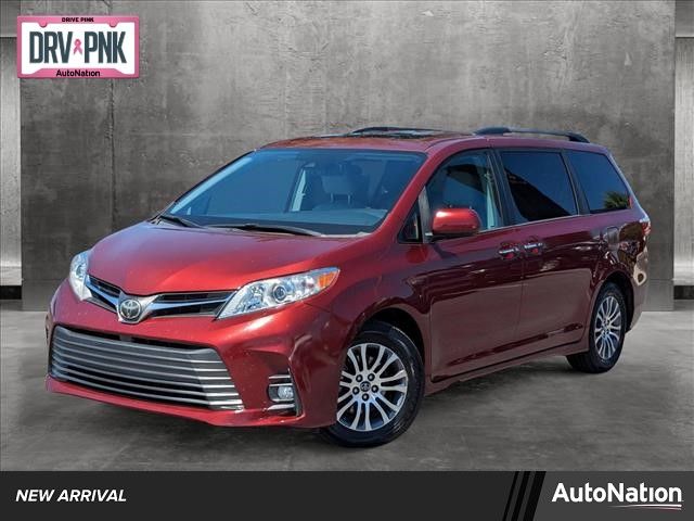 2018 Toyota Sienna XLE