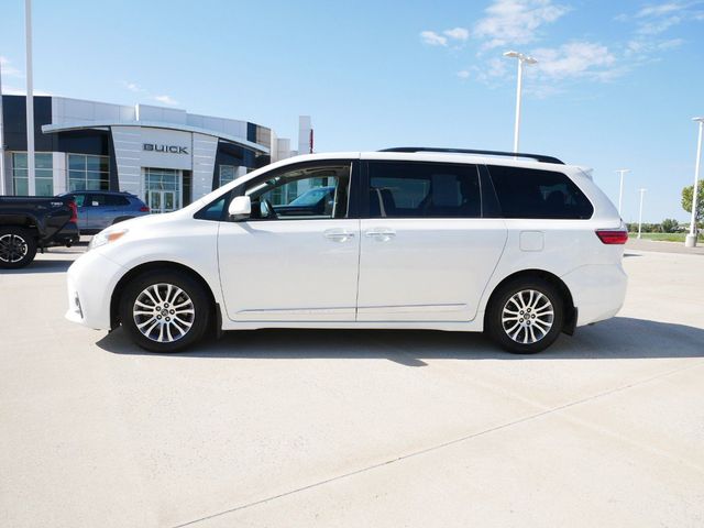 2018 Toyota Sienna XLE