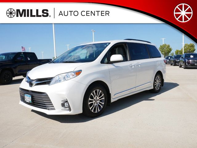 2018 Toyota Sienna XLE