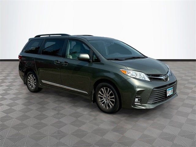 2018 Toyota Sienna XLE