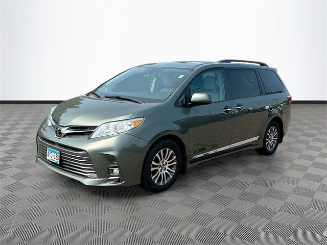 2018 Toyota Sienna XLE