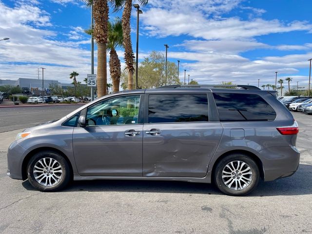 2018 Toyota Sienna XLE