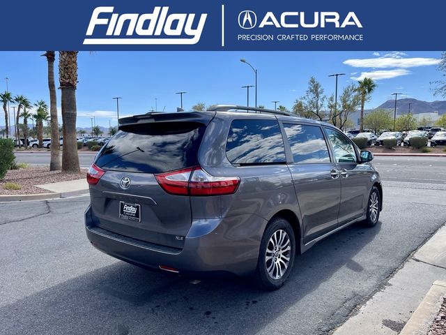 2018 Toyota Sienna 