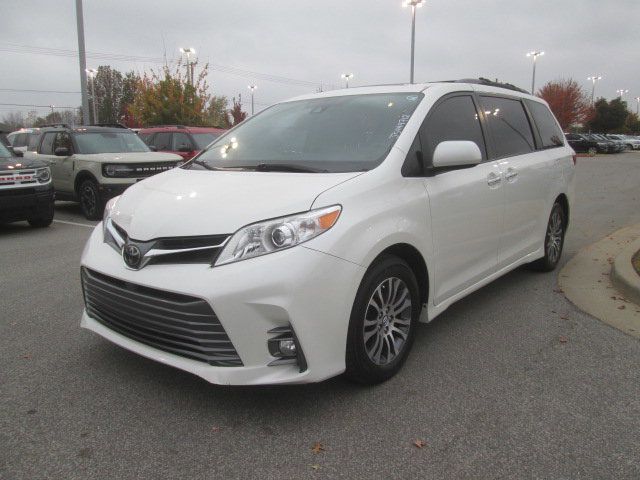 2018 Toyota Sienna 